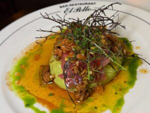 Atún Balfegó Barcelona con crema de aguacate y sésamo: un bocado que lo dice todo